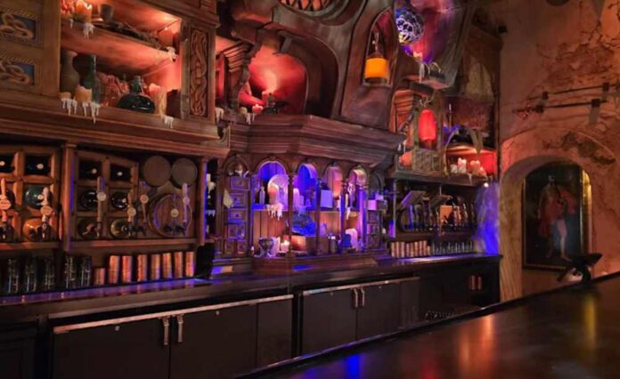 Disney World’s New Pirates-Themed Lounge Lets a Parrot Steal the Show