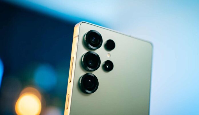 Samsung Galaxy S26 Ultra May Zoom Out While Apple Zooms In