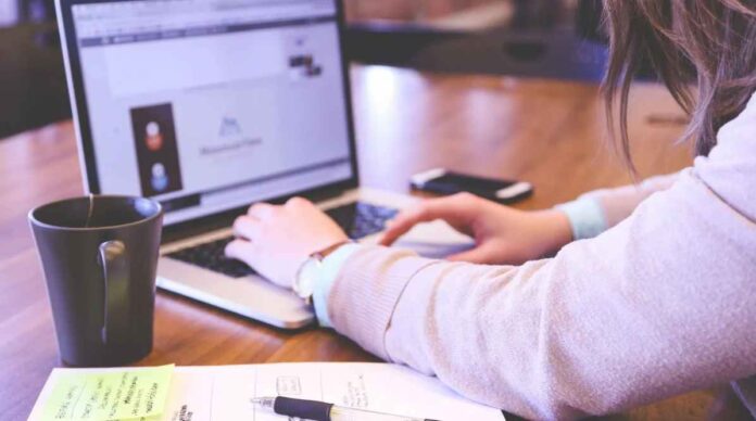 Small Businesses Weigh AI as a Path to Growth While Balancing Caution